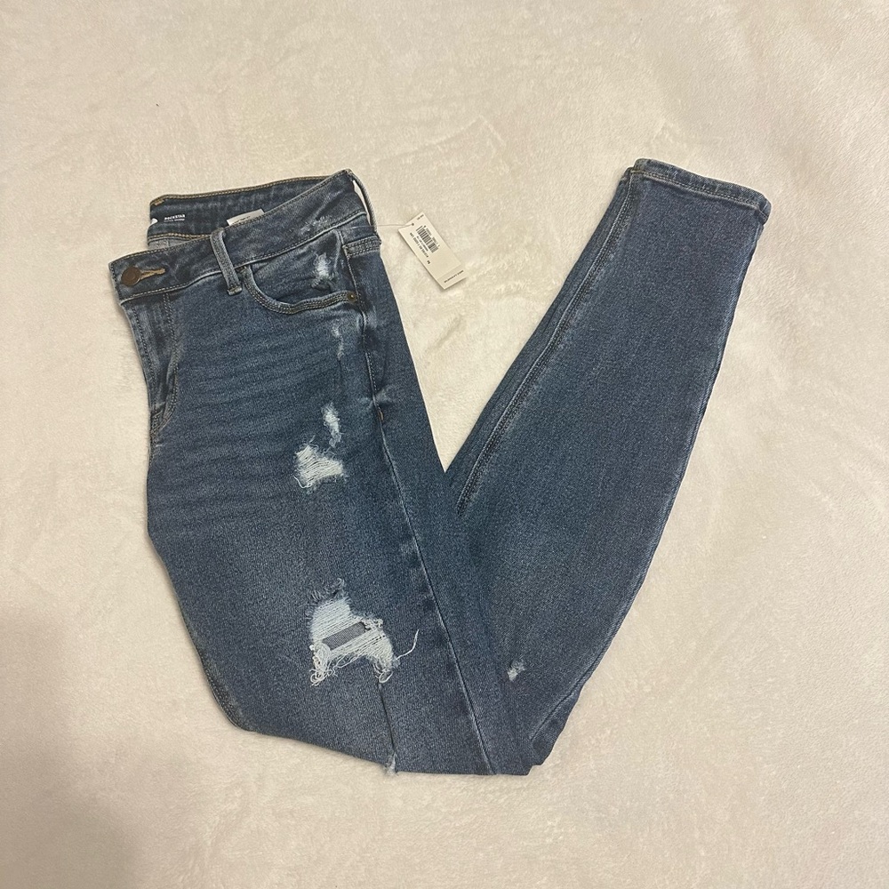 NWT Women’s Old Navy medium wash distressed super skinny jeans size 2